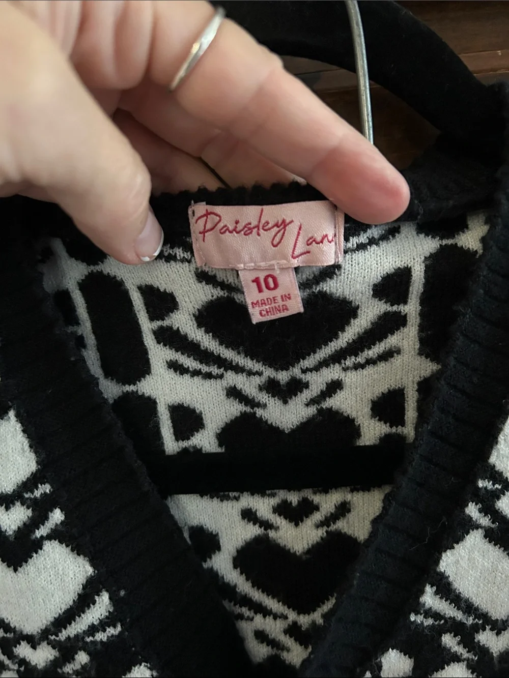 Paisley Lane Sz 10 Blk & Wht 2Pc Sweater Skirt Set
